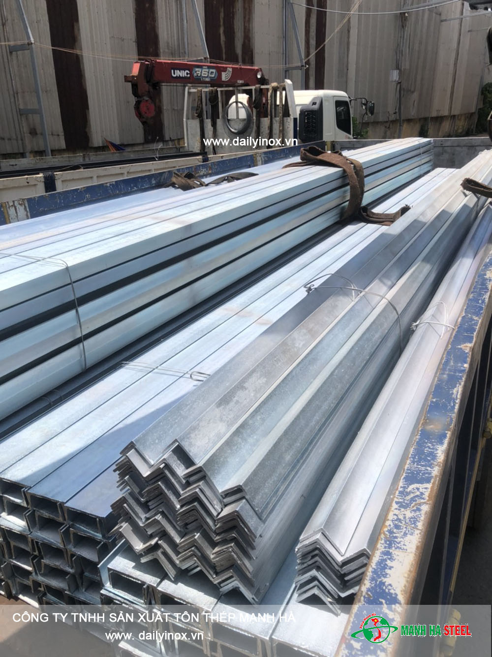 V góc dập inox 100x100mm - Đại lý inox Mạnh Hà